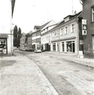 Spremberg, Lange Straße 22/17. Wohnhäuser mit Läden