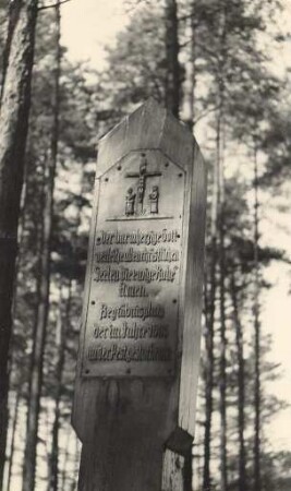 Pestsäule beim Waldbad in Wittichenau : Morowy stołp blisko lěsneje kupjele w Kulowje