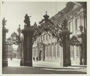 Würzburg. Hofportal an der Residenz (1719/1744)