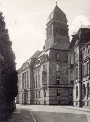 Blick auf das Regierungsgebäude Detmold. Detmold. Heinrich-Drake-Straße
