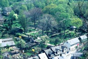 Blick von oben auf den Friedhof