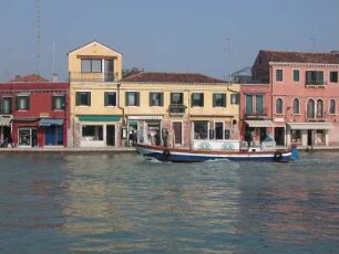 Die Glasbläser-Insel Murano in der Lagune von Vendig ist eit altersher Venedigs wichtigster Wirtschaftstandort, an dem hochwertes Glas aller Arten hergestellt wird