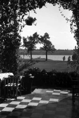 Bukarest: Golfclub, Blick auf Golfplatz, Clubhaus, Ausblick von der Terrasse