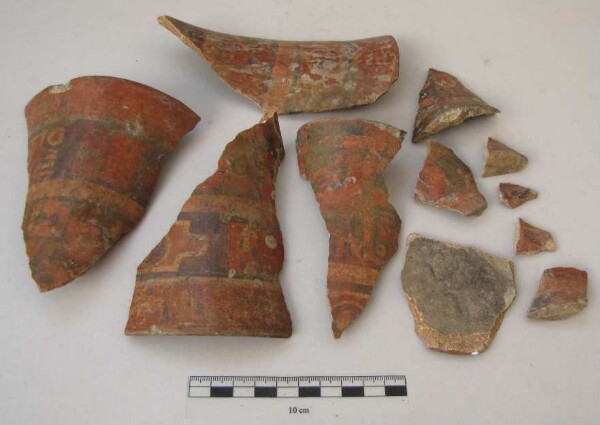 Fragments d'une coupe en terre cuite