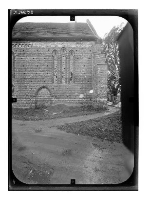 Rühn. Ehem. Zisterzienser-Nonnenkloster. Klosterkirche (M. 13. Jh.). Teilansicht von Norden