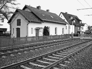Ehem. Bahnwärterhaus (Bahnwärterhaus); Kaufungen, Bahnhofstraße 13
