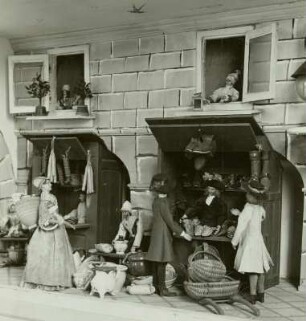 Puppenhaus 2: Jahrmarkt auf zwei Geschossen