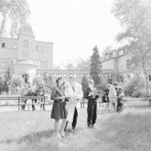 Garten der Orthopädischen Klinik Birkenwerder mit angeschlossener Oberschule für Körperbehinderte