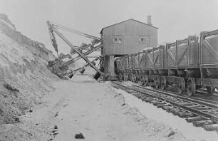Exarator, in der Seitenentnahme arbeitend, Ansicht : Technikgeschichte | Industrie und Technik | Bahn- und Strassenbau