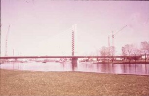 2. Mainbrücke, Hoechst : Werkstraße und Bahn