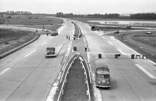 Freiburg-Nord: Autobahn vor der Fertigstellung von der Zubringerbrücke nach Norden