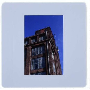 Berlin, AEG-Fabriken am Humboldthain : Fassade Nordwestecke AEG Fabrik für Transformatoren und Hochspannungsmaterial
