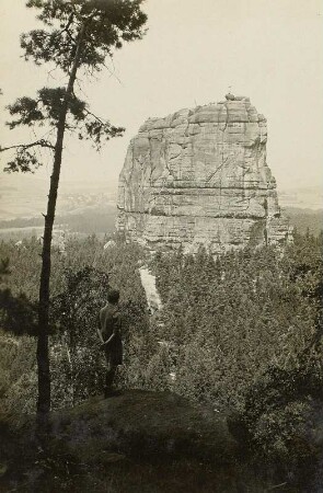 Elbsandsteingebirge. Der Falkenstein von Süden
