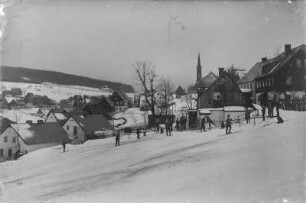 Erzgebirge. Altenberg. Ortsansicht mit Skihang. Blick zur Kirche, Winteraufnahme