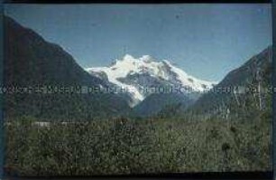 Blick auf den erloschenen Schichtvulkan Tronador in den südlichen Anden in Chile