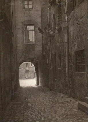 Bautzen. Wachtgasse. Blick zum Durchgang