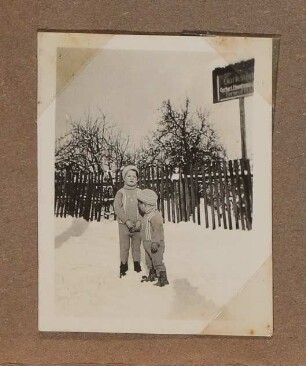 Christiane Zimmers Söhne Clemens und Andreas im Schnee