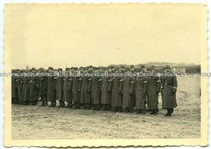 Hitlerjungen als Luftwaffenhelfer mit Hauptfeldwebel
