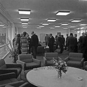 Friedrich-Ebert-Stiftung: Am Kratt: Heimvolkshochschule: Eröffnung: Gemeinschaftssaal: Gäste, 9. Februar 1973