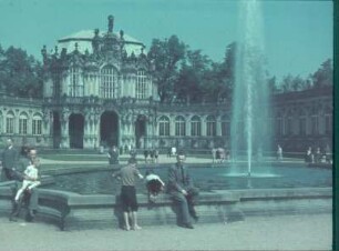 Dresden-Altstadt. Zwinger (1709-1728; M. D. Pöppelmann). Wallpavillon (1716-1718). Ansicht über den Zwingerhof