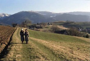 Horben: Feldrain, Hintergrund Schauinsland, mit Fanica und Spitzli