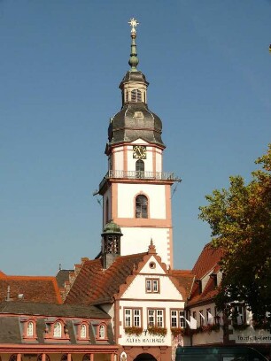 Stadtkirche von 1748, davor das Alte Rathaus, Erbach/Odenwald