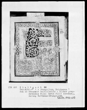 Evangeliar — Initialzierseite: L(iber generationis filii David filii Abraham), Folio 23recto