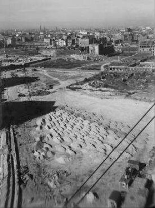 180° Panorama, Bild 5 von 5. Blick auf das Baugelände Neubauviertel Springprojekt. Berlin-Kreuzberg, Alexandrinenstraße