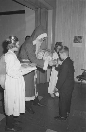 Weihnachtsfeier der Mädchengruppe der Arbeiterwohlfahrt.