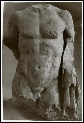 Fotografie. Torso einer Männerfigur
