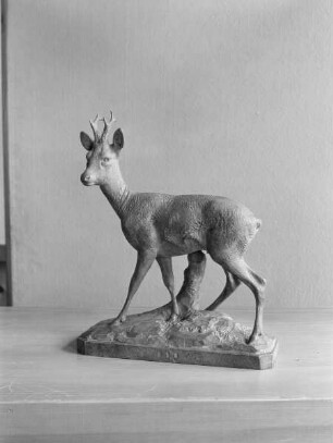 Skulptur eines Rehbockes