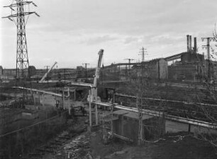 Dresden, Kraftwerk Mitte : Dresden-Altstadt. Heizkraftwerk Mitte (1895, 1926-1928 Umbau und Erweiterung; stillgelegt 1994). Abriß der Bandförderbrücke an der Bauhofstraße