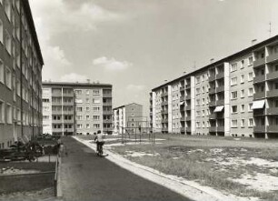 Riesa-Weida, Villerupter Straße. Neubaugebiet mit Fünf-Geschossern