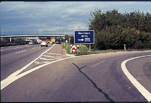 Einfahrt in Kreisel Nordost (Mannheim-Neckarau Richtung Mannheim) von Fahrbahn Ost der B38a (Mannheim-Neckarau Richtung Mannheim-Neuostheim)