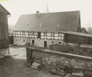 Nassau, Gehöft : Nassau. Gehöft, Dorfstraße 30. Straßenansicht mit Bruchsteinmauer