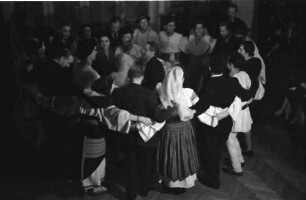 Bukarest: Rumänische Folkloretanzgruppe