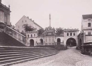 Albendorf, Wallfahrtskirche Mariä Heimsuchung : Albendorf. Freitreppe der Wallfahrtskirche Mariä Heimsuchung. Blick nach Süden zur Mariensäule