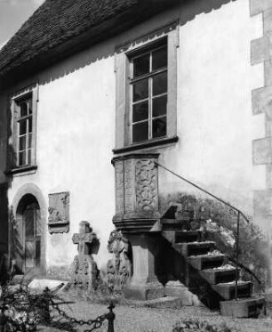 Freudenberg Main-Tauber-Kreis. Sankt Laurentius (1151/1200, 1613 und 1898). Teilansicht der Fassade mit Außenkanzel