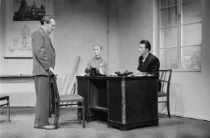 Szenenbilder aus "Am Ende der Nacht" von H. Hauser, Regie M. Richter, mit H. P. Minetti, Ch. Gottschalk, K. Conradi u.a., Kammerspiele (Deutsches Theater) Berlin, 1956