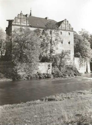 Döbeln-Schweta. Schloss (1551/1600). Ansicht über die Zschopau