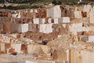 Insel Sardinien - Marmorsteinbruch : Marmorsteinbruch bei Orosei, aufgenommen 2006 auf Sardinien