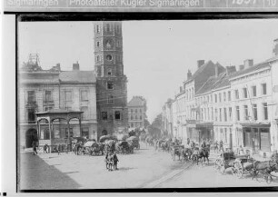 Menen, Marktplatz und Belfort-Turm mit Soldaten und Pferdefuhrwerken