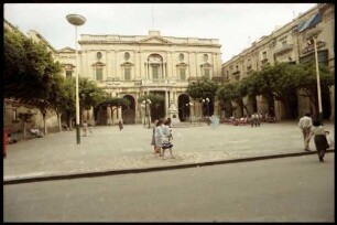Valetta: Queen's Square mit Malta Library