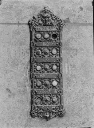 Dresden-Neustadt, Louisenstraße 8. Wohnhaus (um 1890). Klingelbrett