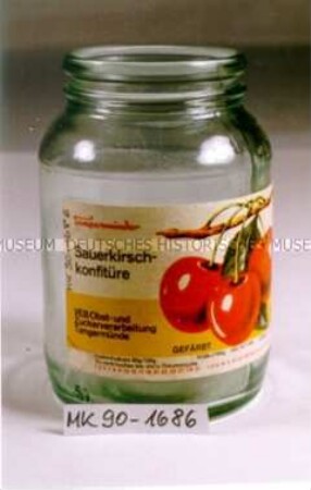 Glas für Sauerkirschkonfitüre