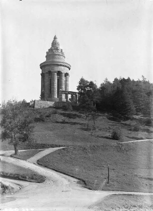 Eisenach, Burschenschaftsdenkmal : Eisenach. Burschenschaftsdenkmal (1902; Wilhelm Kreis) auf der Göpelskuppe. Höhe 33 m, Muschelkalk