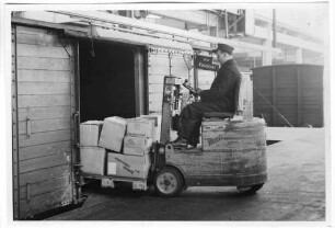 Heilbronn, Hubwagen mit Palette
