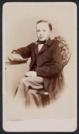 Porträt eines Knaben aus der Familie Roscher (Alfred? Roscher) : Porträt eines Knaben aus der Familie Roscher (Alfred? Roscher). Visitfoto
