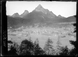 Mittenwald. Weg zum Lautersee mit Öfelekopf, Wettersteinspitzen, Hochwanner und Alpenspitze