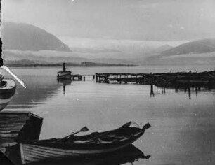 Lake Brunner : Blick auf den Lake Brunner und zwei Anlegestellen